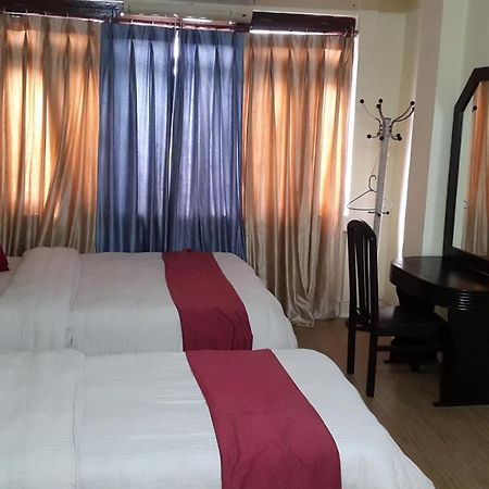 Hotel Everest Mount Holiday カトマンズ エクステリア 写真