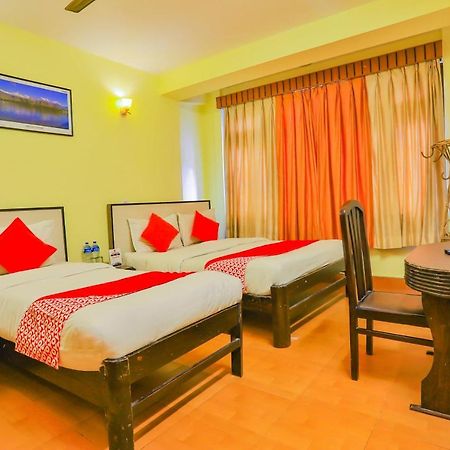 Hotel Everest Mount Holiday カトマンズ エクステリア 写真