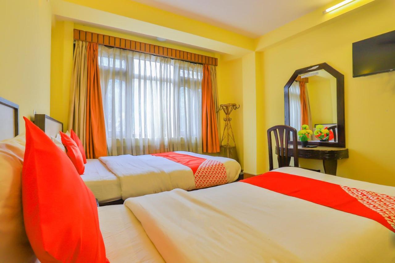 Hotel Everest Mount Holiday カトマンズ エクステリア 写真