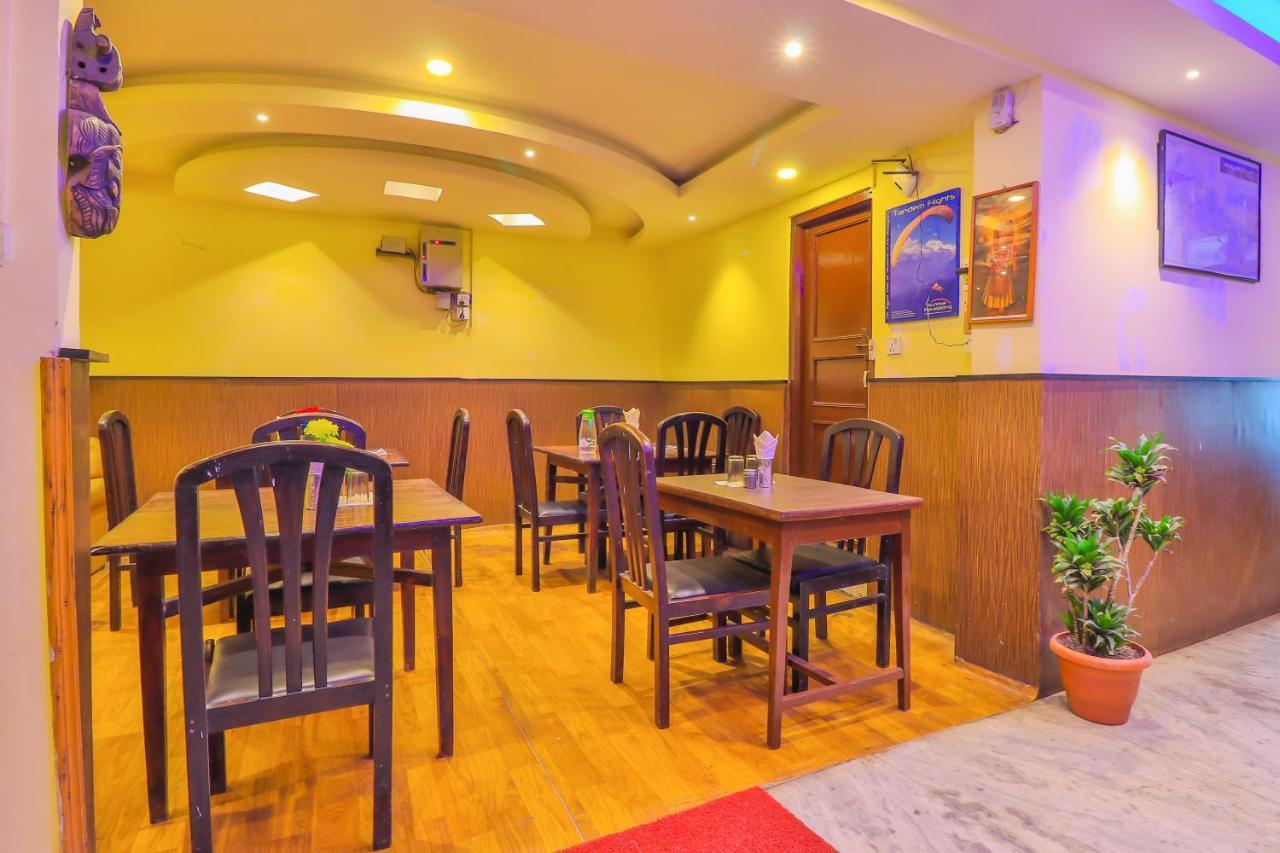 Hotel Everest Mount Holiday カトマンズ エクステリア 写真
